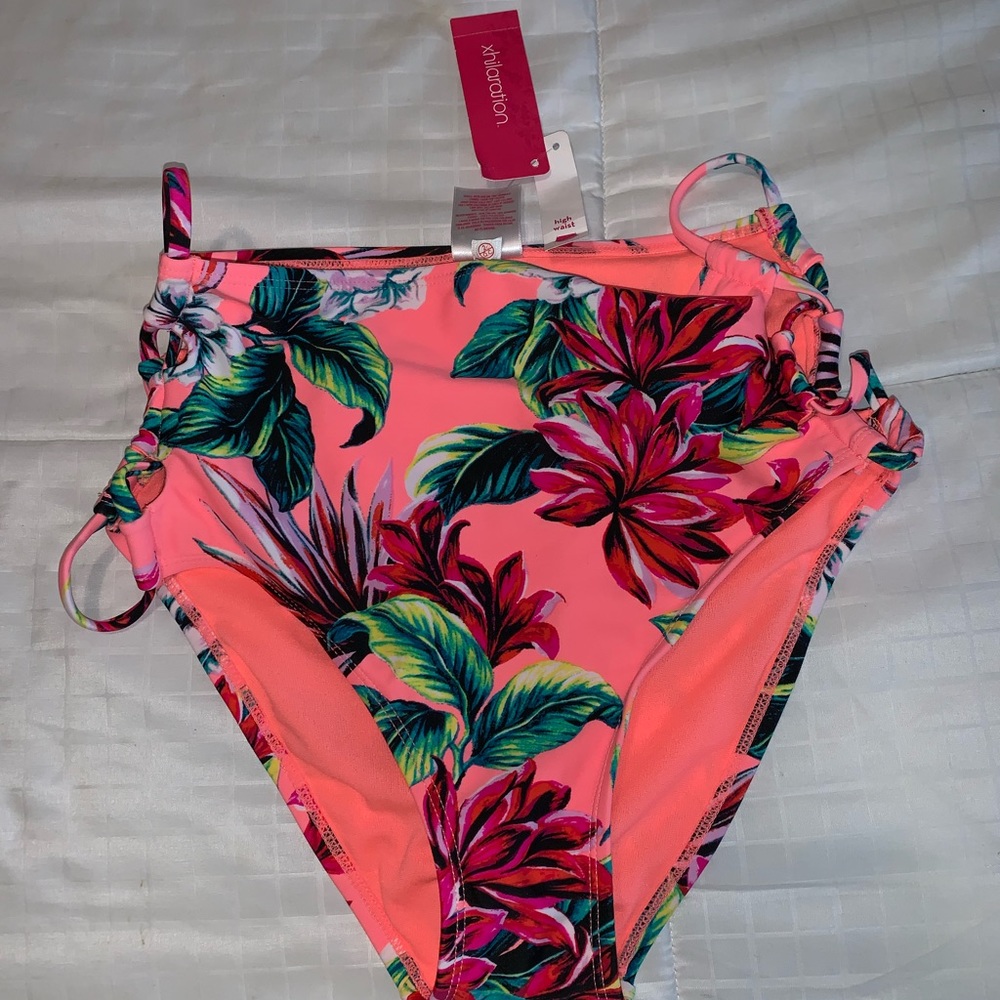 Adorable!!!!! High waisted bathing suit bottoms!